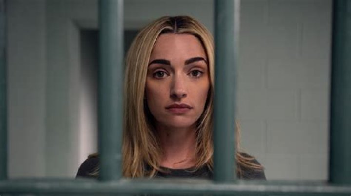 How tall is Brianne Howey ·