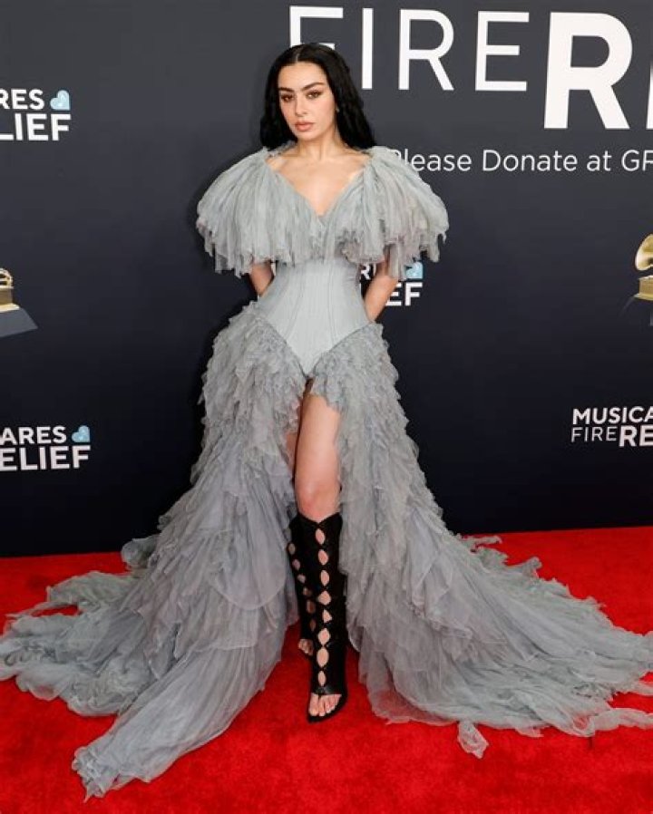 How tall is Charli XCX ·