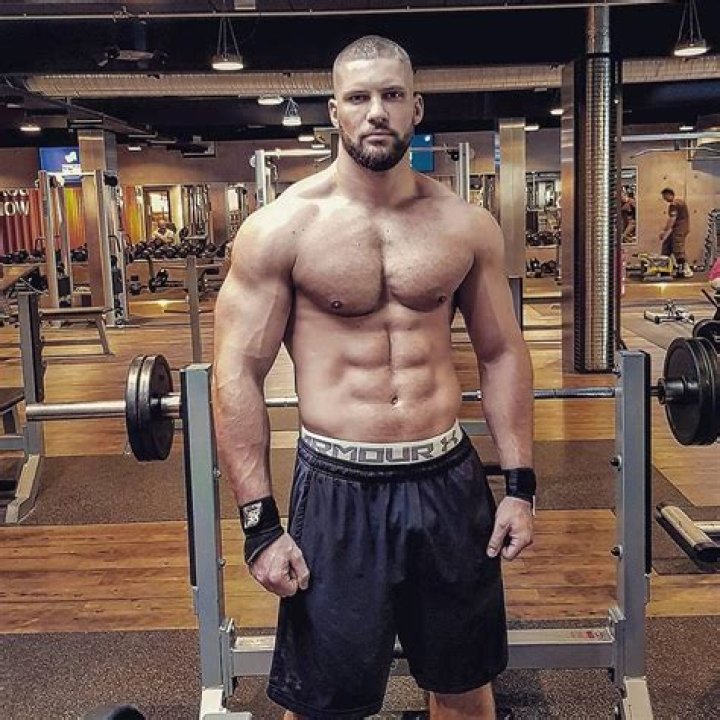 How tall is Florian Munteanu ·
