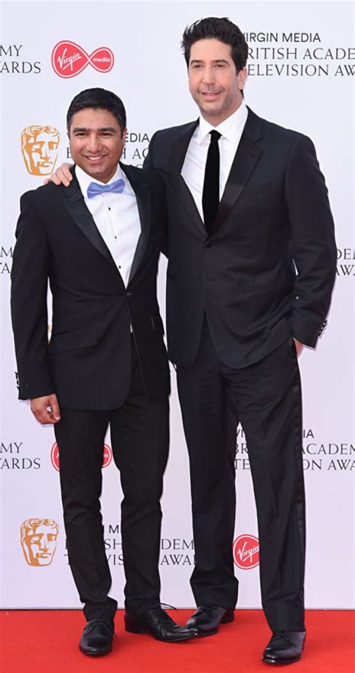 How tall is Nick Mohammed ·