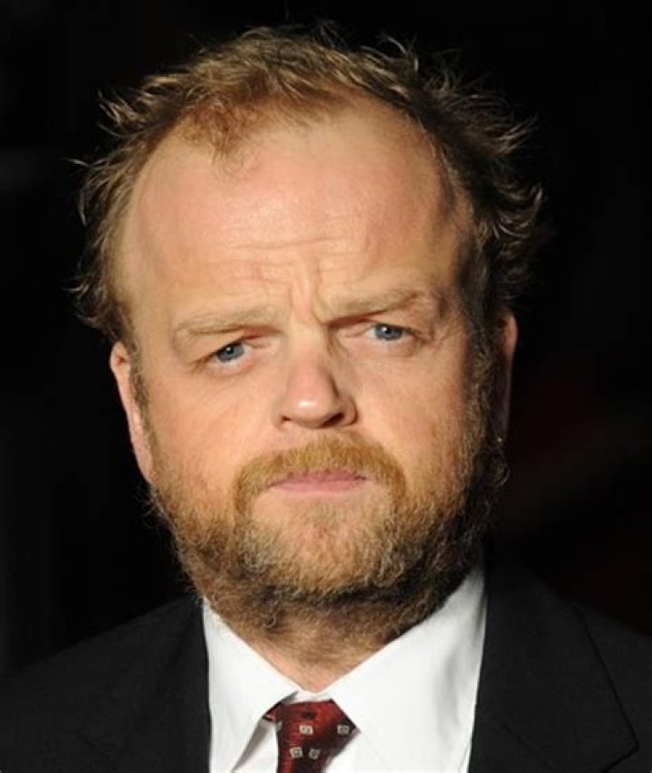 How tall is Toby Jones ·