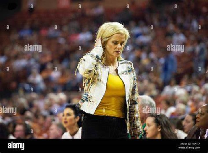 Lady Bears coach Kim Mulkey a finalist for Hall of Fame