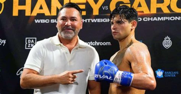 Twitter Blasts Oscar De La Hoyas Disastrous Commentary During Frank Mir vs.Steve Cunningham